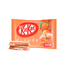 Load image into Gallery viewer, Japanese Kit Kat Strawberry Chocolate Wafer Flavor 11pc
